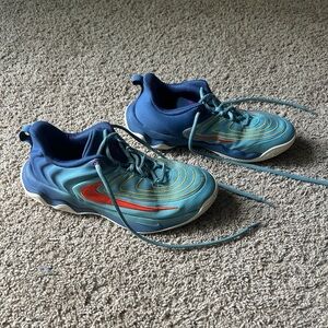 Nike Giannis basketball shoes 5.5Y